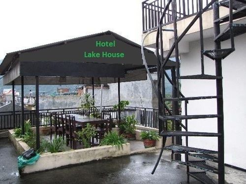 Hotel Lake House Pokhara Exterior foto