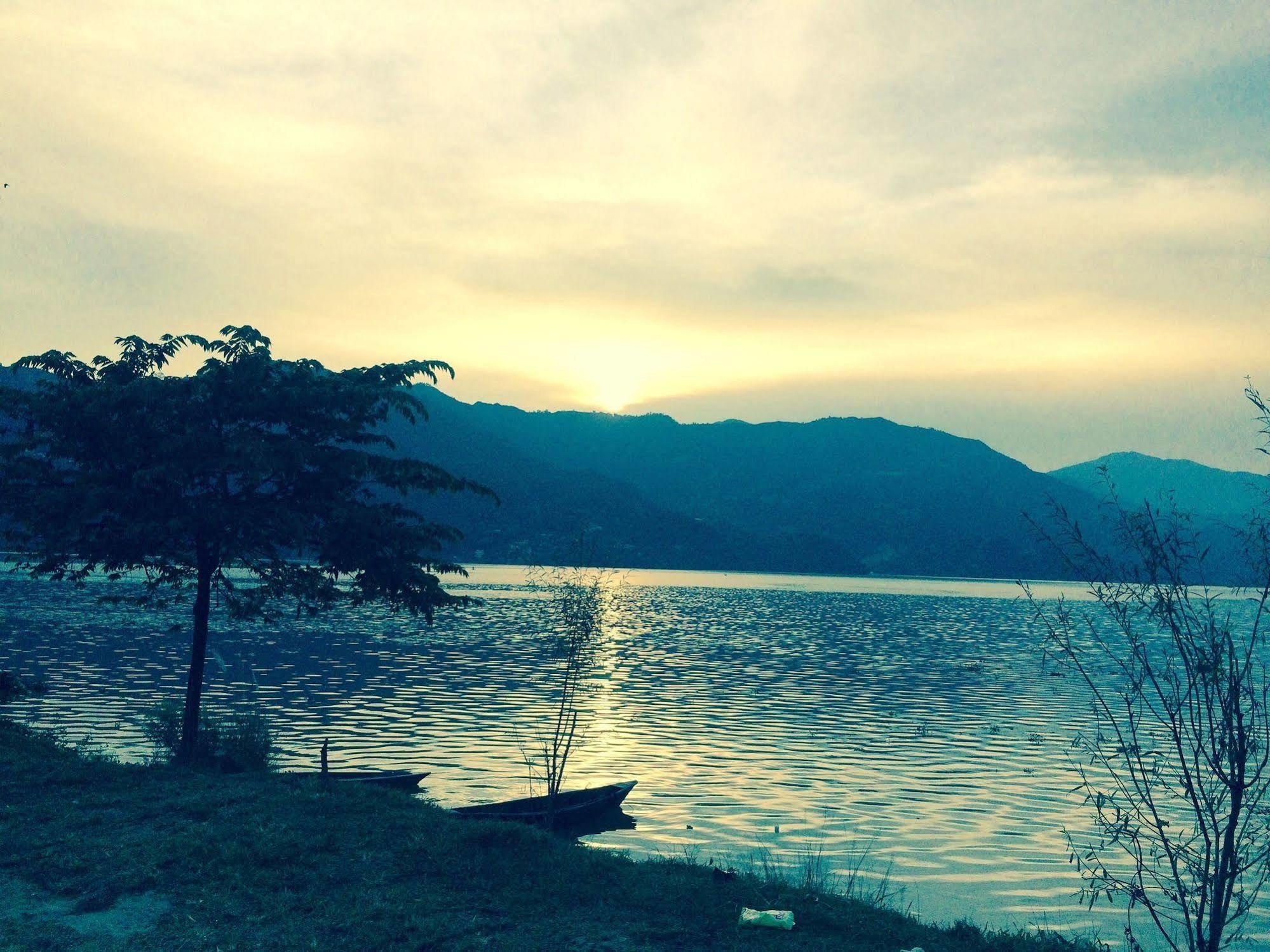 Hotel Lake House Pokhara Exterior foto